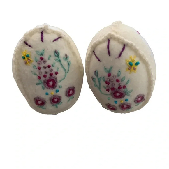 HANDSTITCHED fawn coloured felt embroidered teddy bear. - Picture 5 of 7